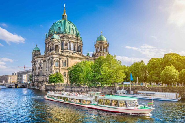 https://extrektravel.com/wp-content/uploads/2018/09/destination-berlin-02-640x427.jpg