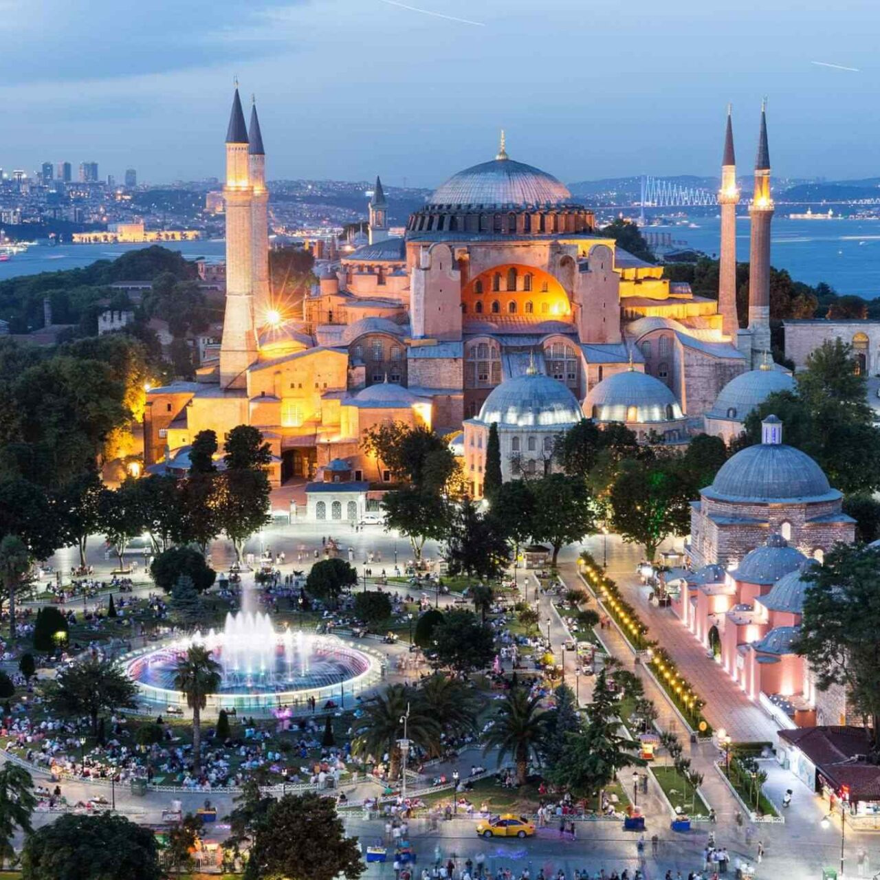 https://extrektravel.com/wp-content/uploads/2018/09/destination-istanbul-02-1280x1280.jpg