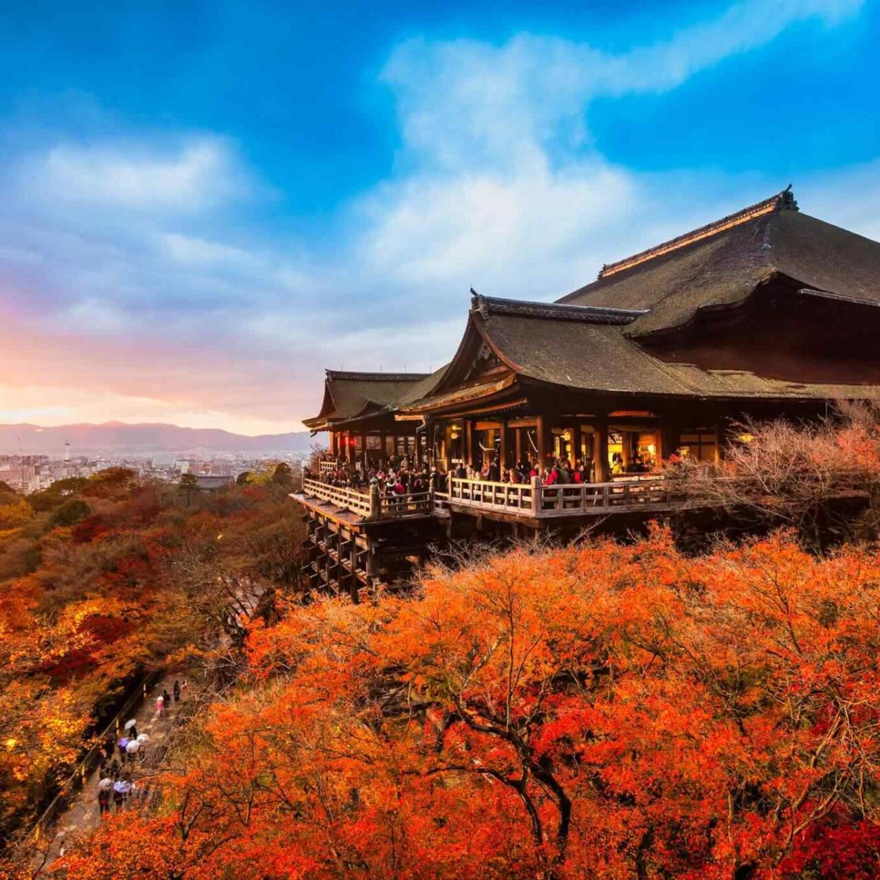 https://extrektravel.com/wp-content/uploads/2018/09/destination-kyoto-01-1280x1280.jpg