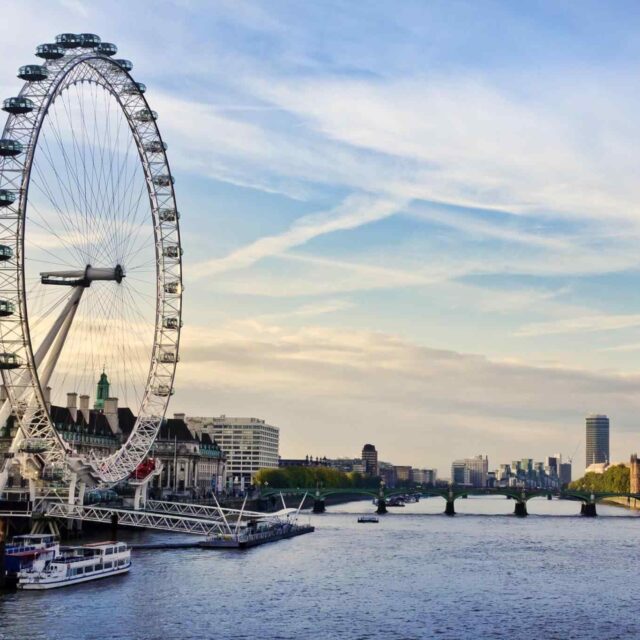 https://extrektravel.com/wp-content/uploads/2018/09/destination-london-01-640x640.jpg