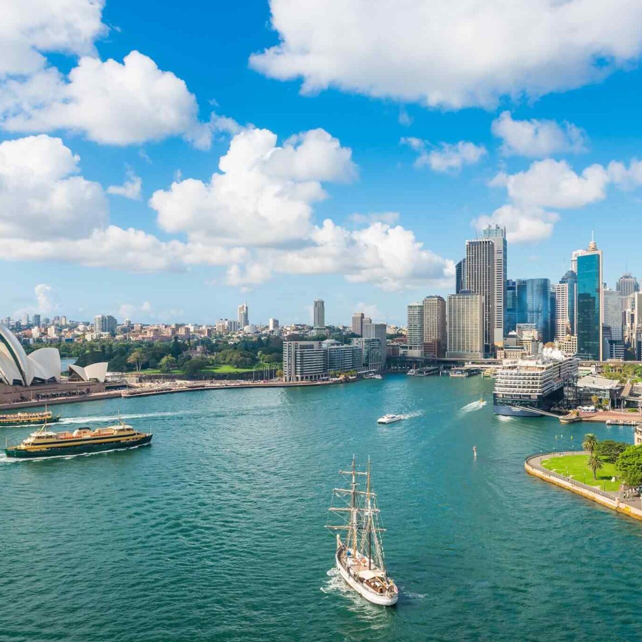 https://extrektravel.com/wp-content/uploads/2018/09/destination-sydney-04-1280x1280.jpg