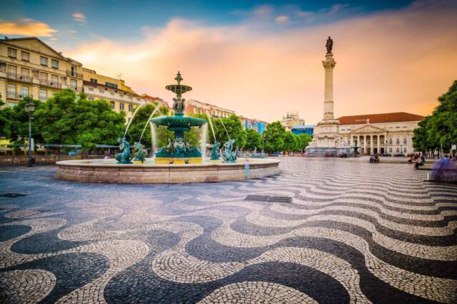 https://extrektravel.com/wp-content/uploads/2018/09/tour-portugal-01-640x427.jpg
